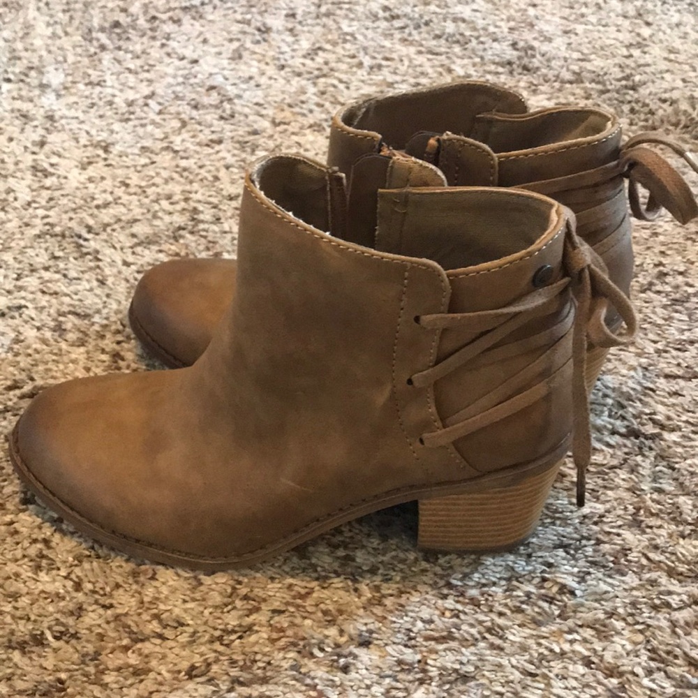 Cute brown booties!